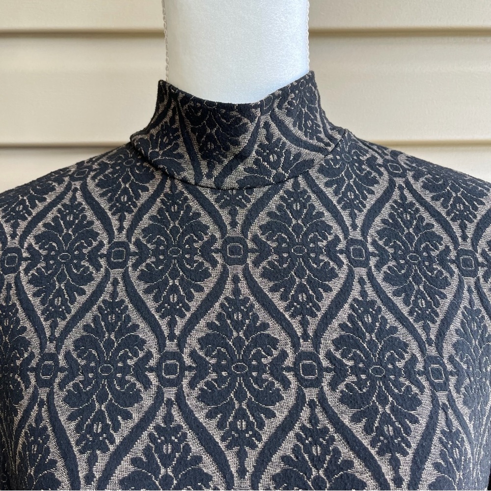 •Bobeau• Brocade Pattern Mock Neck Top - Size Large - Picture 3 of 9